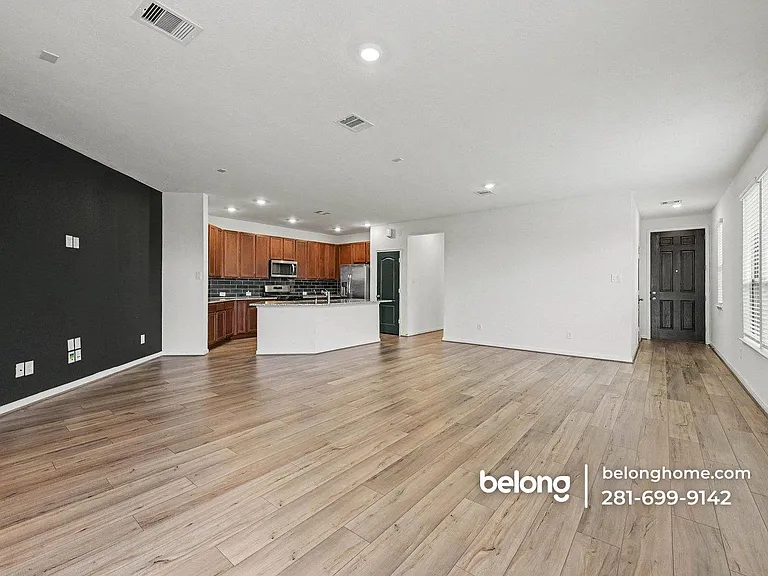 25403 Benroe St — Photo 3