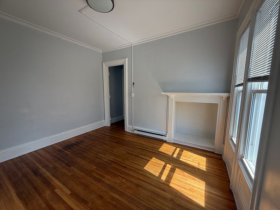 Can be used as a living room or 3rd bedroom