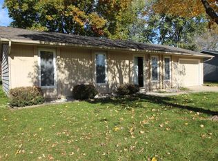 8205 Newfield Dr, Fort Wayne, IN 46815