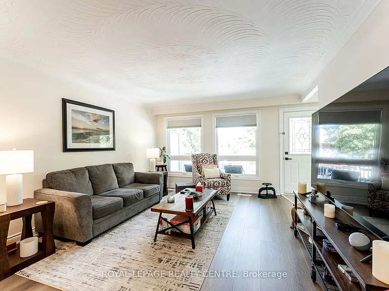 540 Cavell Dr — Photo 3
