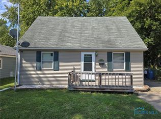 1116 Cresceus Rd, Oregon, OH 43616