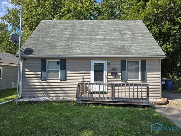 1116 Cresceus Rd, Oregon, OH 43616