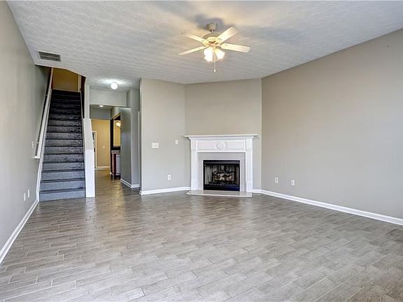 3rd image of 2749 Heathrow Dr