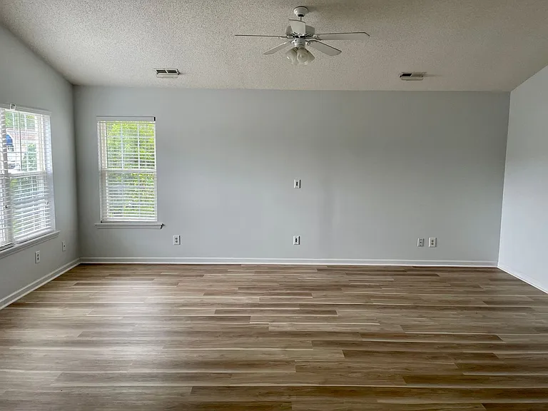 480 Saltaire Dr — Photo 4
