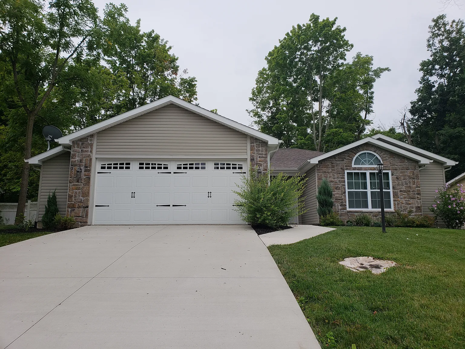 2306 Deerwood Dr photo 1