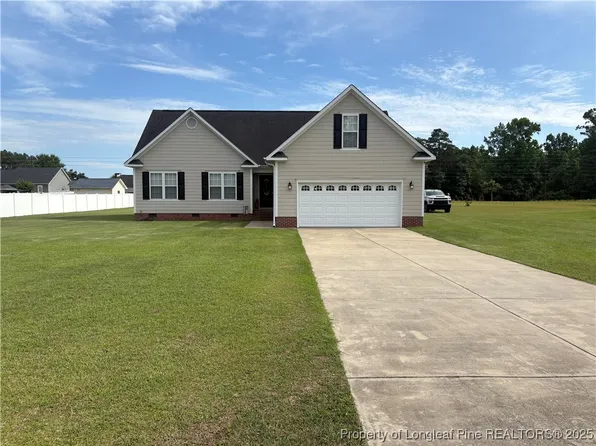 135 Paulownia Dr, Saint Pauls, NC 28384