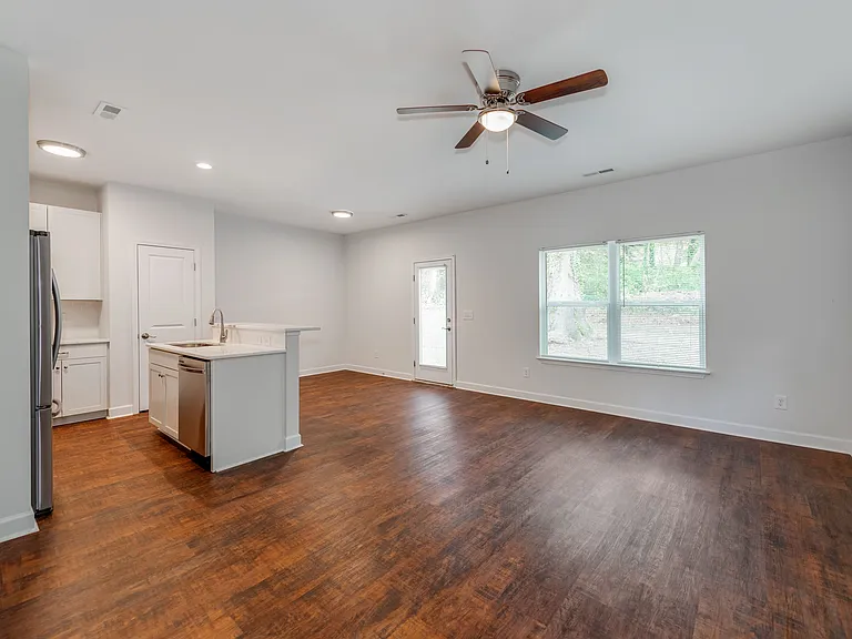 910 N Ransom St — Photo 2
