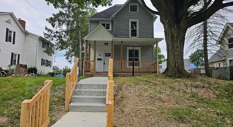 3 bed, 1.0 bath, 1226 sqft, $1,750 — Photo 1