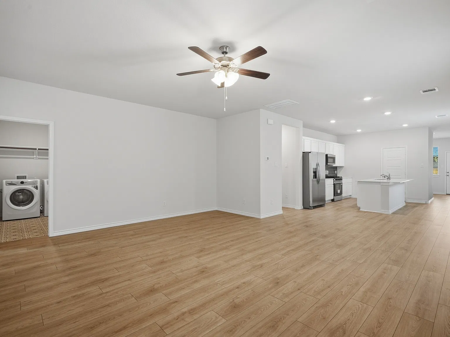 3 bed, 1742 sqft, $2,195 — Photo 4