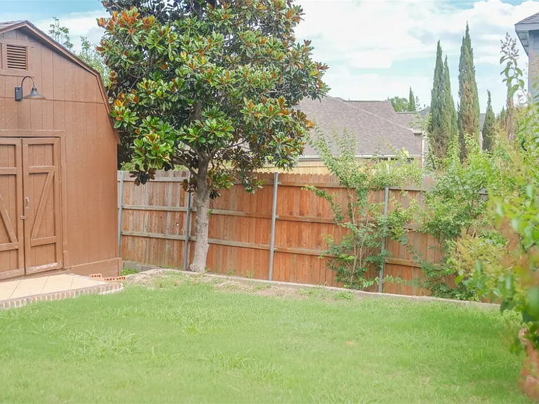 1806 Walnut Hills Ln — Photo 26