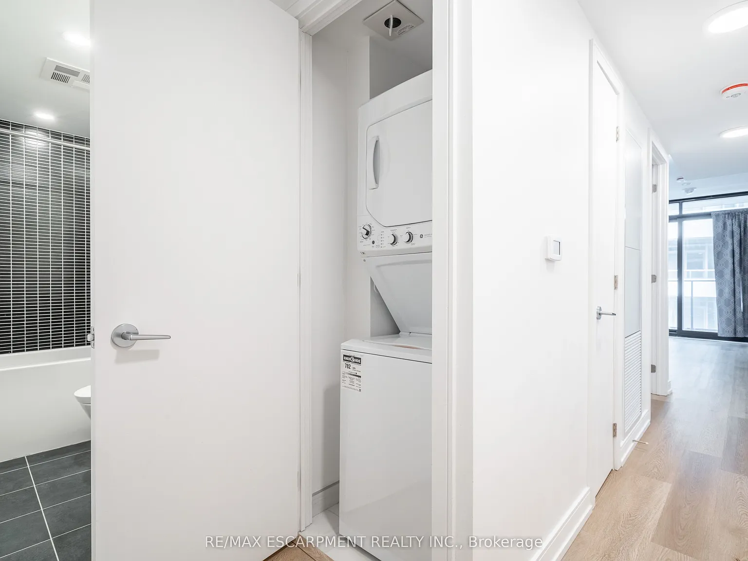 2 bed, $2,050 — Photo 4