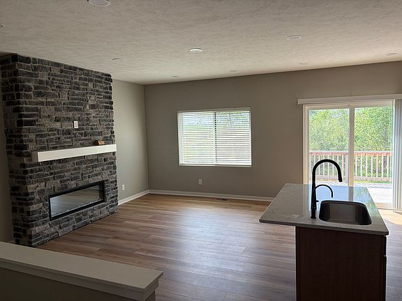 5th image of 14805 Willow St