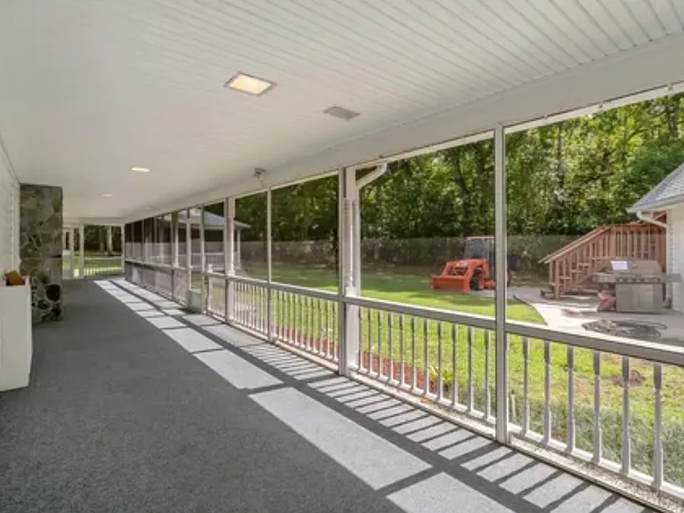 21033 Violet Rd — Photo 13