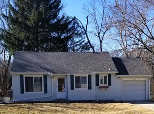 5034 NE Park Ln, Kansas City, MO 64118