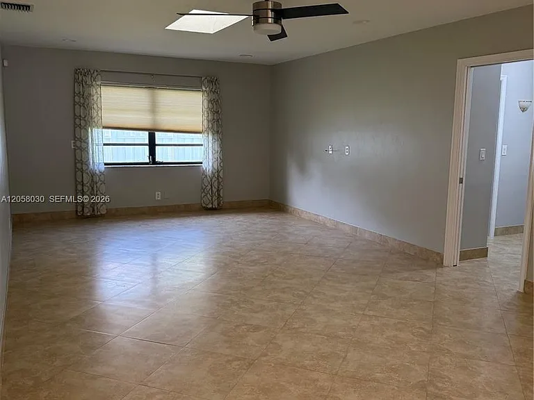 1560 NW 12th Way — Photo 10