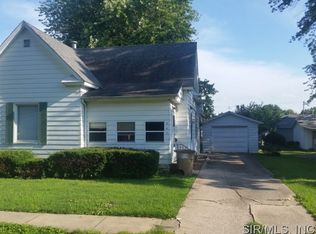 404 E Macoupin St, Staunton, IL 62088