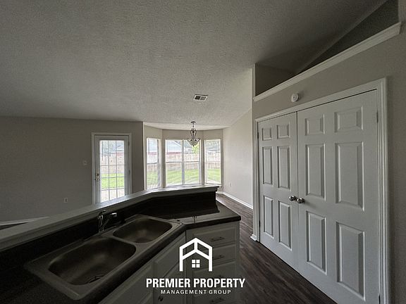 5th image of 10449 Curtis Dr