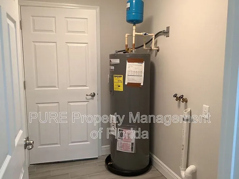 16899 SW 44th Cir — Photo 25