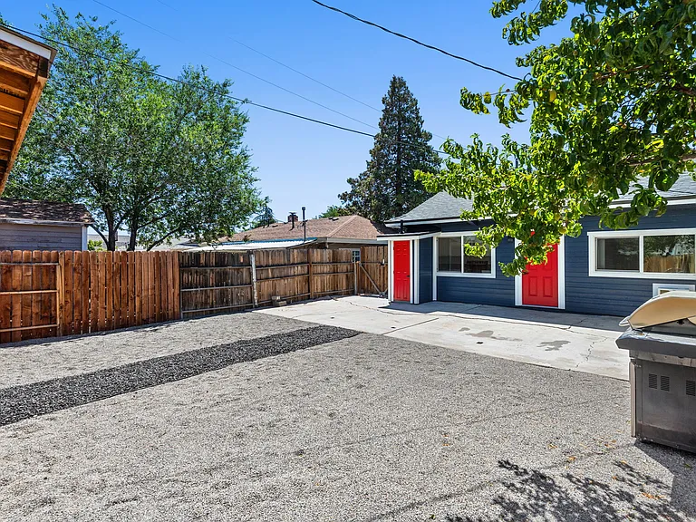 605 Winston Dr — Photo 12