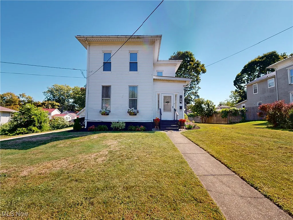 129 S Cedar St photo 1