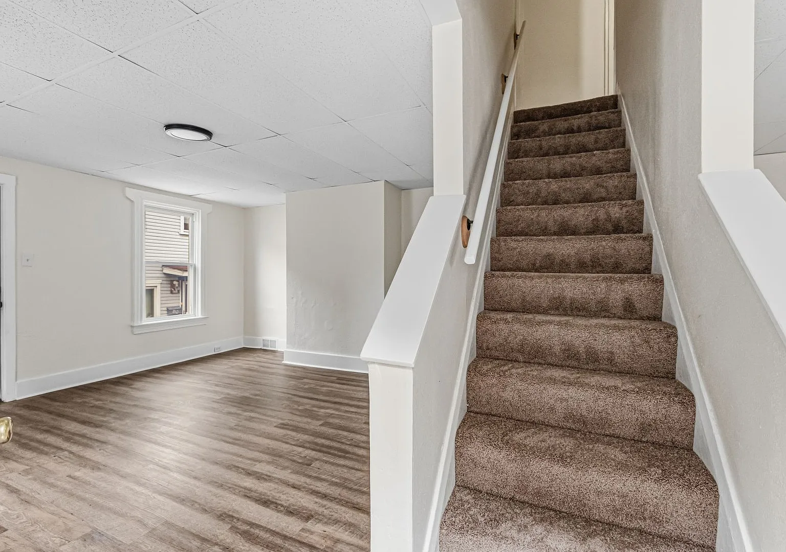 3 bed 1 bath - great location, updated, central air, laundry — Photo 4