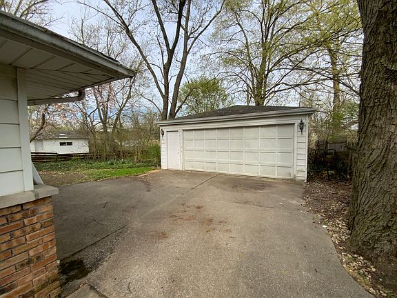 4th image of 441 Indianwood Blvd