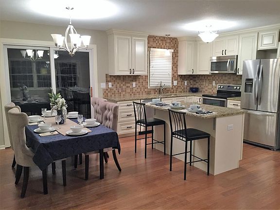 Huge center island with granite top