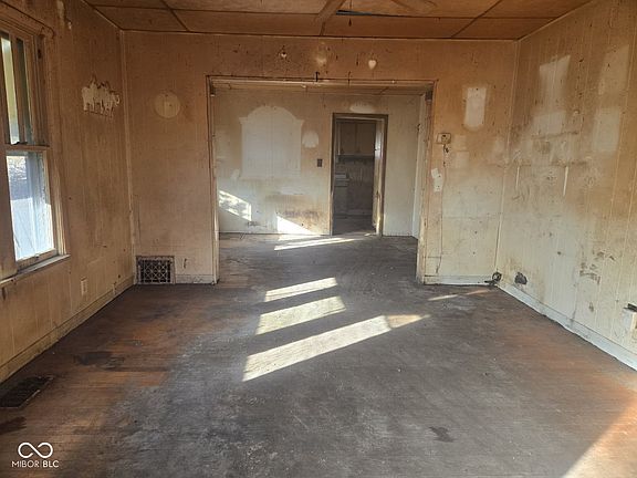 4th image of 10 N 37th St