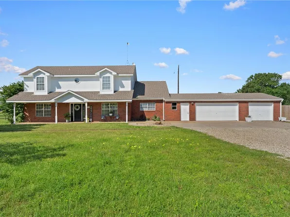 1233 Longhorn Pkwy, Axtell, TX 76624