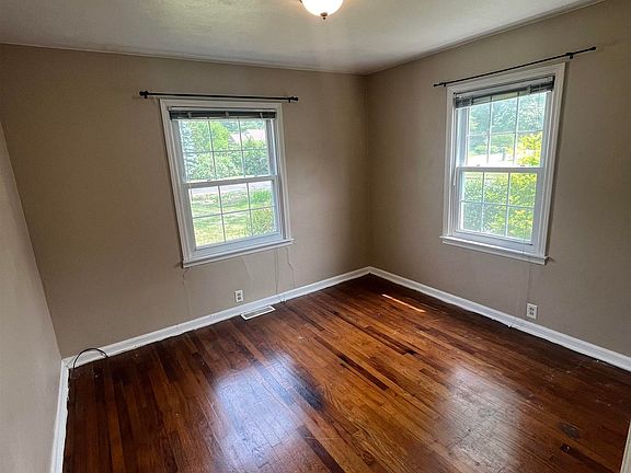 5th image of 2629 S Meeker Ave