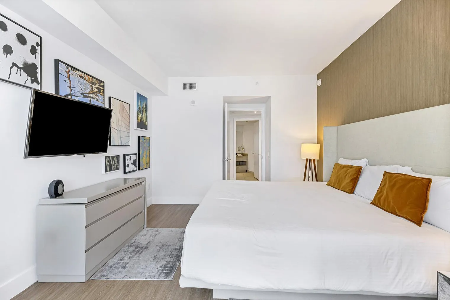1 bed, 1.0 bath, 871 sqft, $4,780 — Photo 1