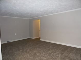 21301 Sloan Dr #402, Harper Woods, MI 48225