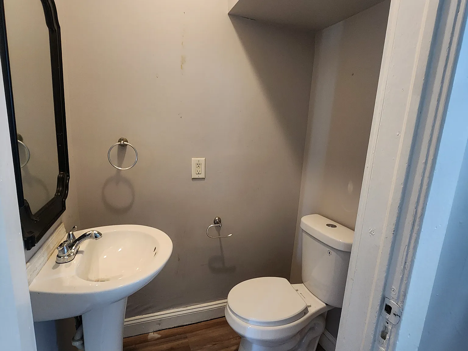2 bed, 1.5 bath, 1007 sqft, $1,300 — Photo 2