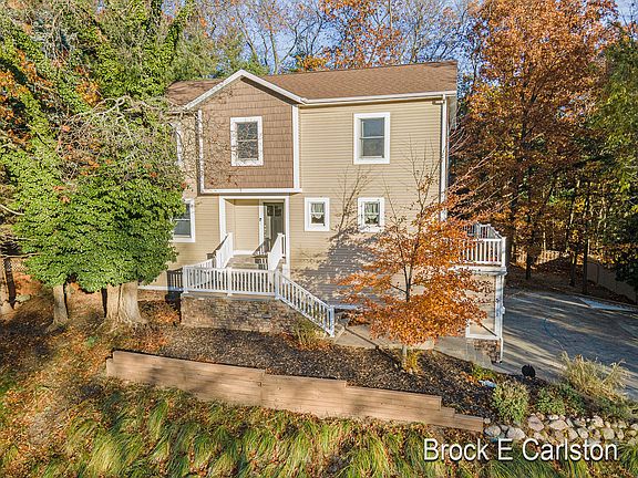 3rd image of 3758 Bellaire Ct