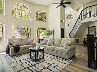 28670 Shenandoah Dr, Lake Arrowhead, CA 92352