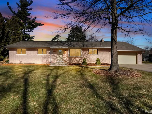 236 Lange Dr, Troy, MI 48098