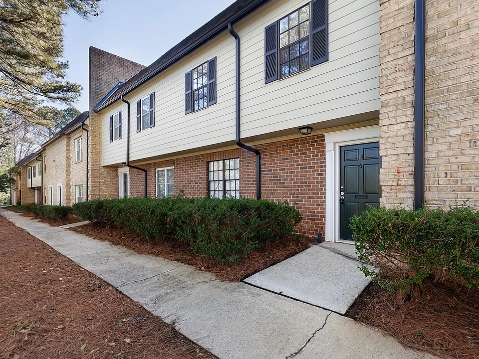 330H Winding River Dr NE