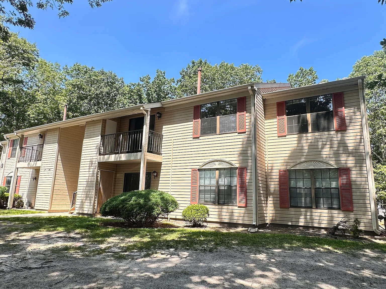 18 Liberty Ct — Photo 2