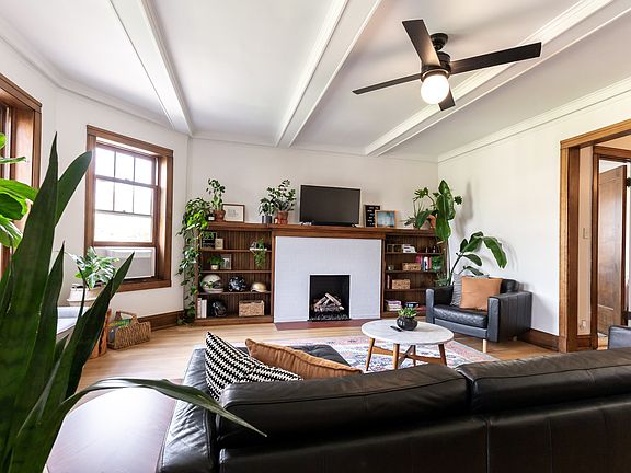 3rd image of 4826 N Kenmore Ave #3