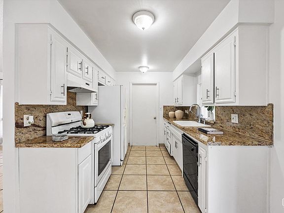 4th image of 4605 Parkwood Ct