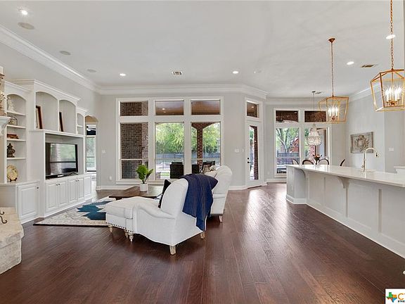 5th image of 297 Eagle Landing Dr
