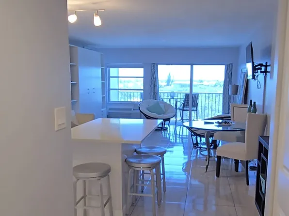 1 Bluebill Ave APT 605, Naples, FL 34108