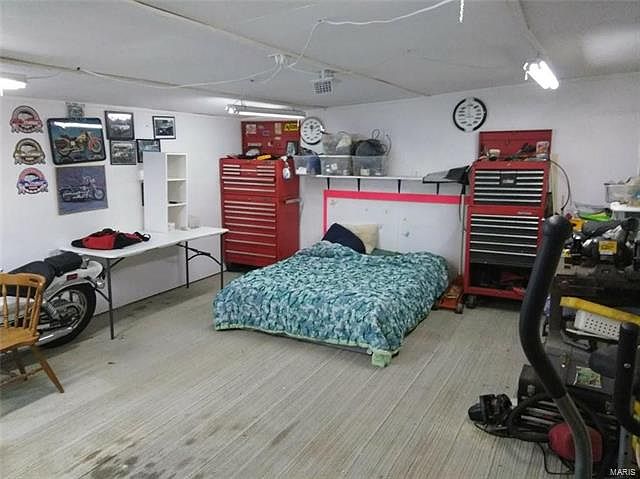 1st image of 2441 Dewey Ave