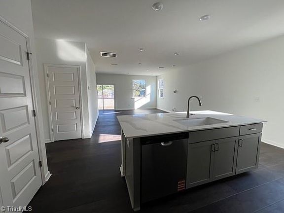 5th image of 120 Parker Ln