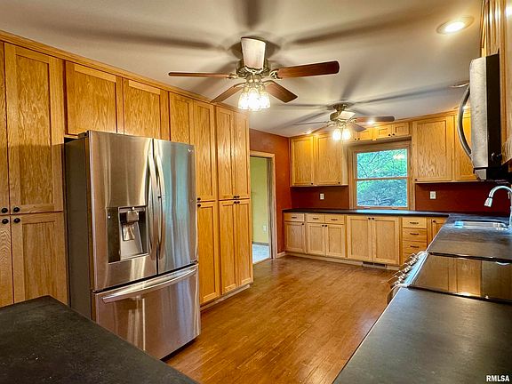 5th image of 4 Woodland Ln