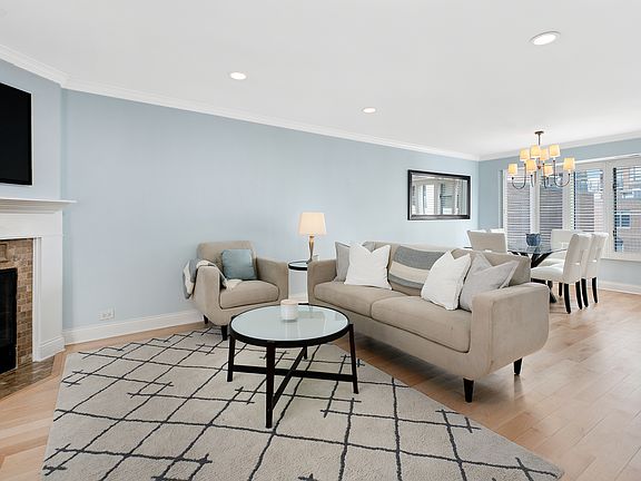 3rd image of 1720 N La Salle St #40