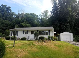 12 Trading Cove Dr, Norwich, CT 06360