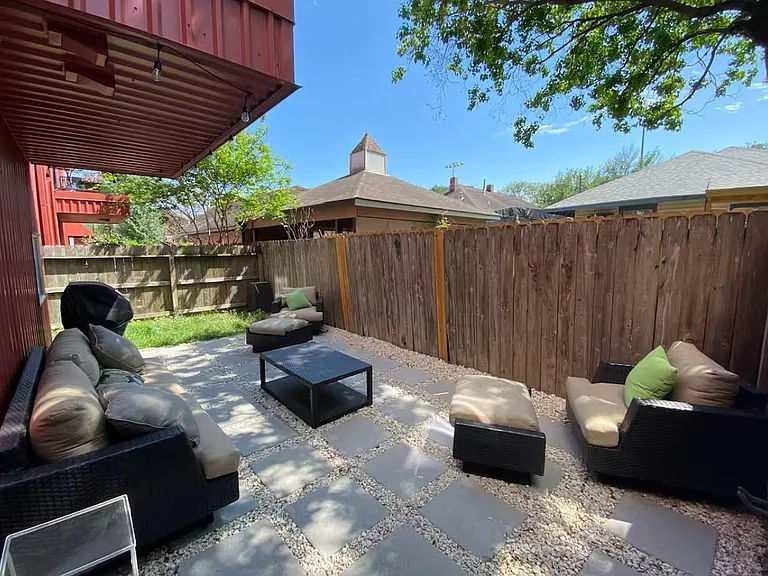 3002 Commerce St — Photo 14