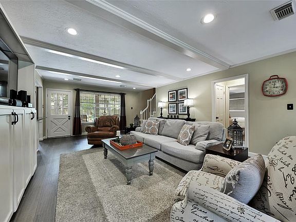 5th image of 2115 Laurel Hill Dr