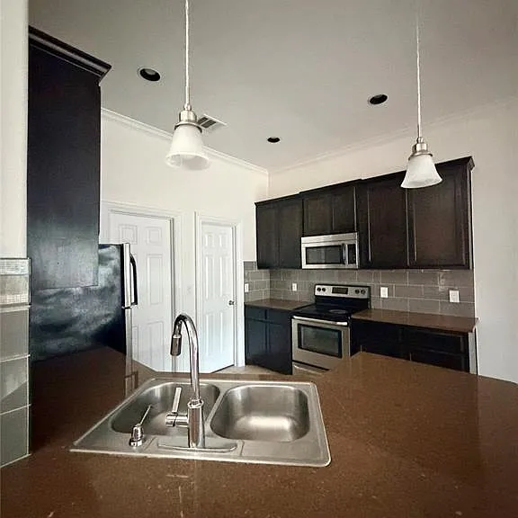 398 Mesa Dr #D — Photo 6